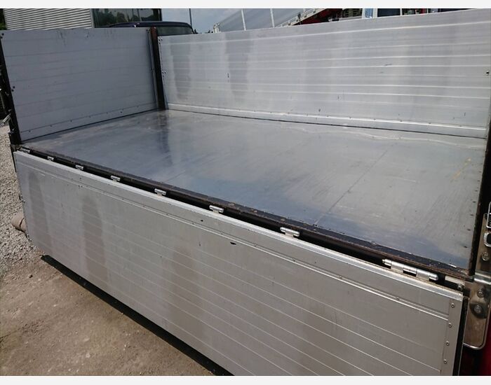 中型平ボディ①　荷台_R